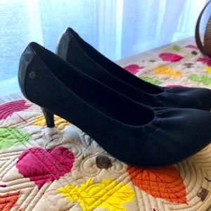Dana Bachman pump 2in heel. size 8